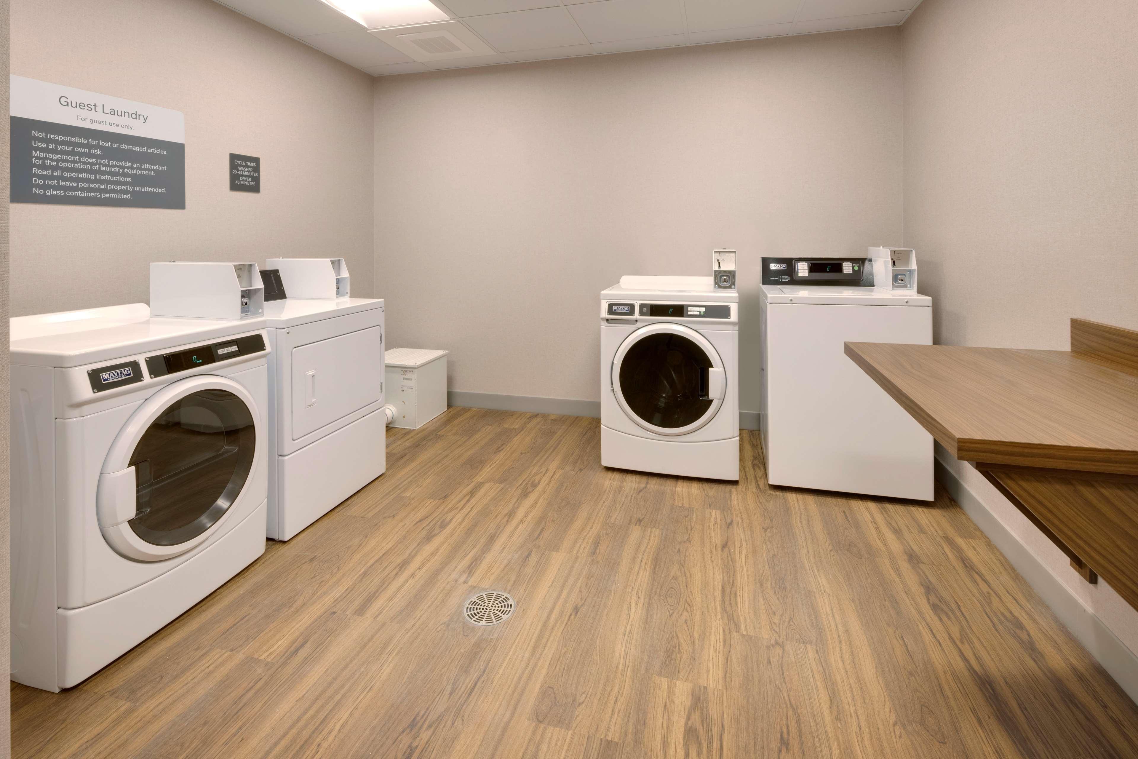 Hilton Garden Inn Haymarket ภายนอก รูปภาพ