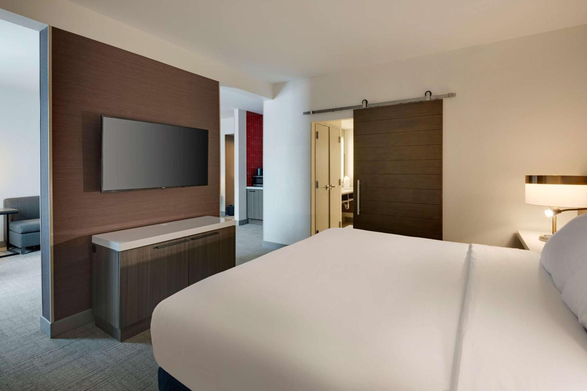 Hilton Garden Inn Haymarket ภายนอก รูปภาพ