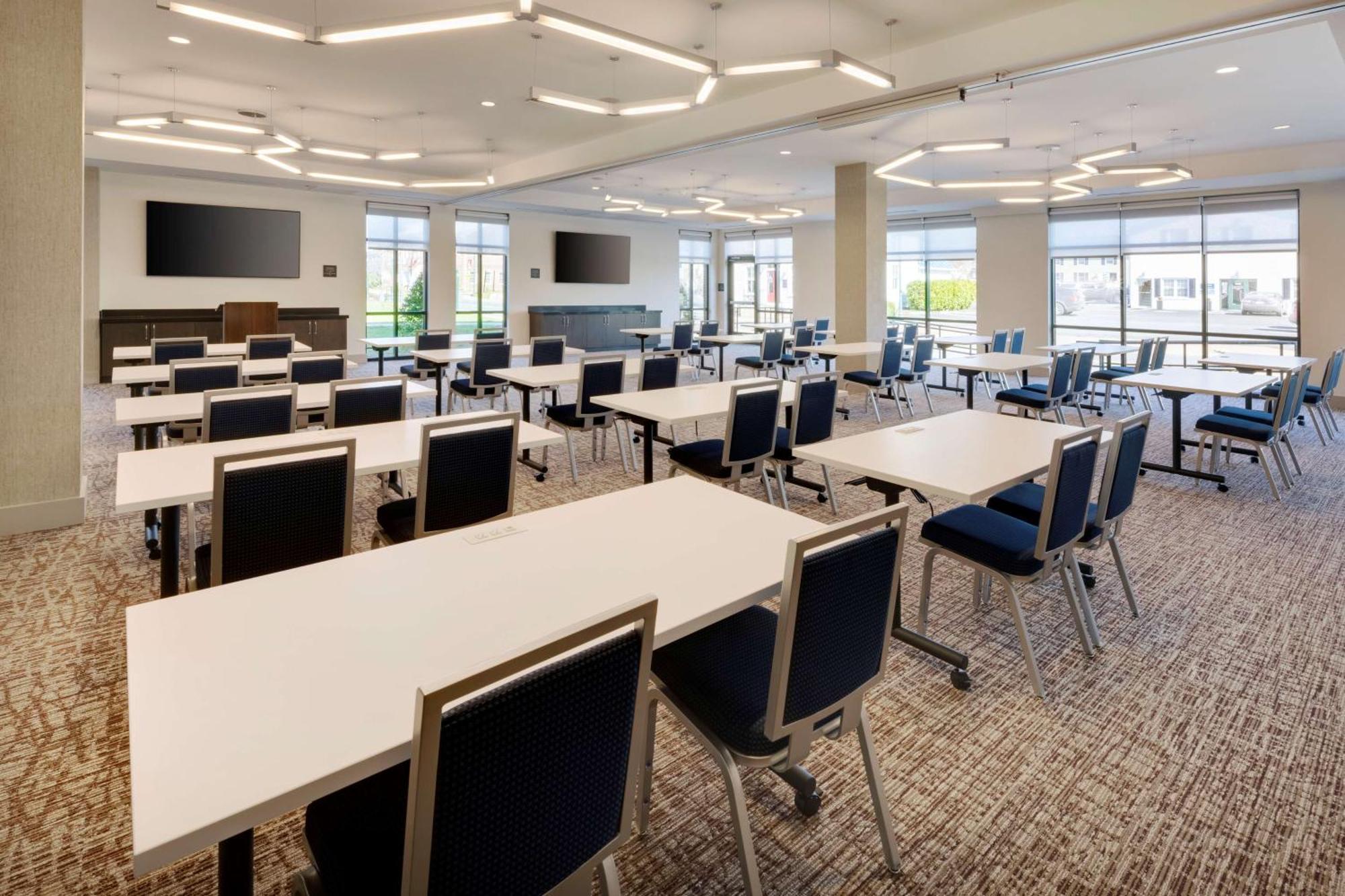 Hilton Garden Inn Haymarket ภายนอก รูปภาพ