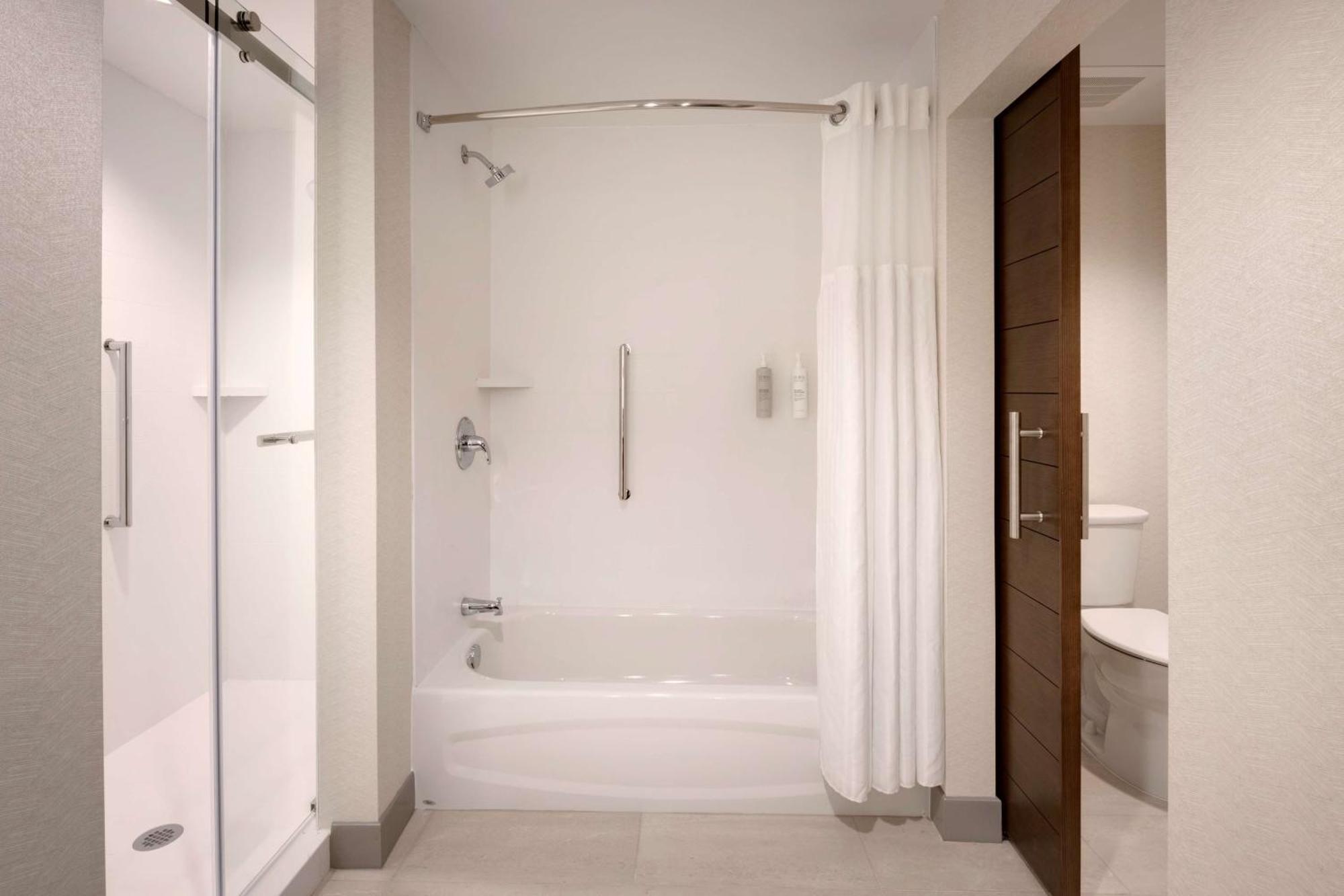 Hilton Garden Inn Haymarket ภายนอก รูปภาพ